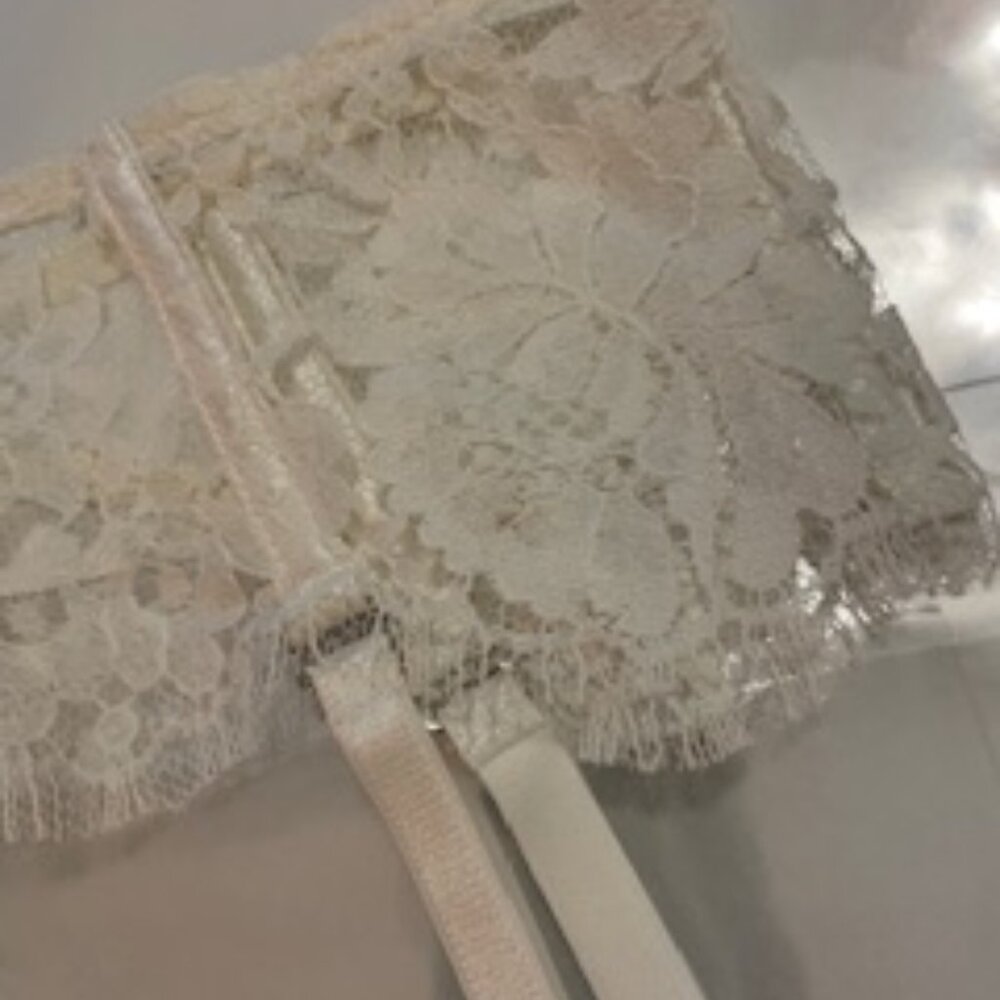 I.D. SARRIERI A Night in Marrakech Lace Garter Suspender Belt Cream Size M NWT - Picture 7 of 12